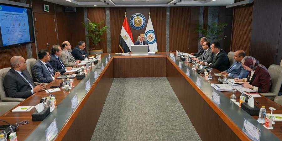 جنوب الوادي تستهدف رفع إنتاج الزيت الخام إلى 44 ألف برميل يوميًا